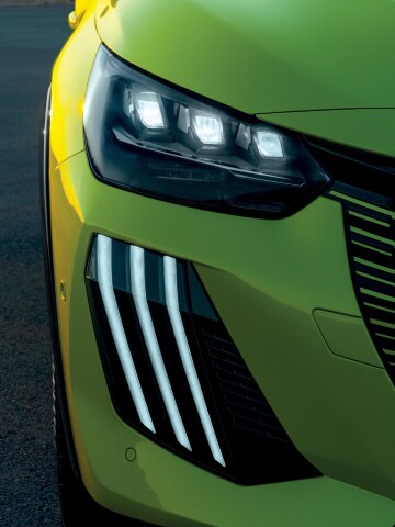 PEUGEOT 208 hybride projecteurs full LED