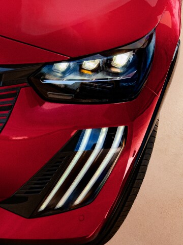 PEUGEOT E-208 projecteurs full LED