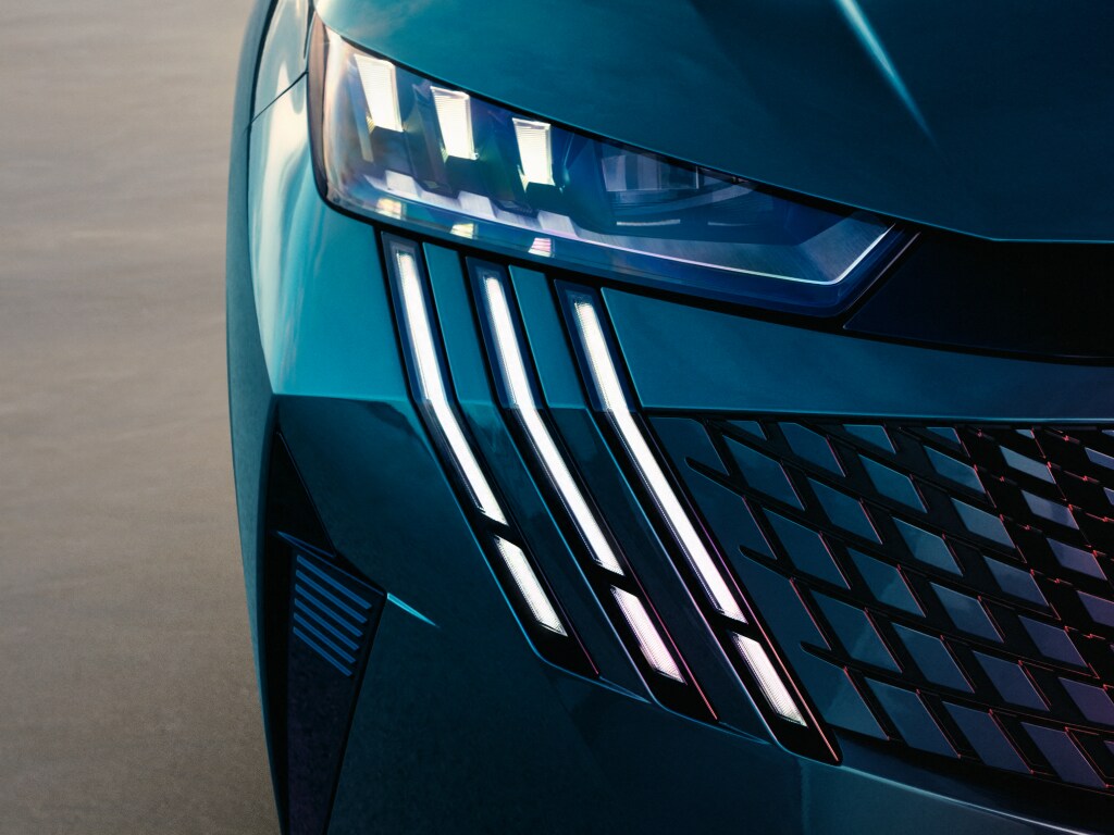 New PEUGEOT 3008 Hybrid Blue Obsession headlamps PEUGEOT PIXEL LED