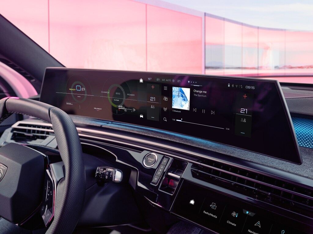 PEUGEOT i-Connect® Advanced panoramic touch screen