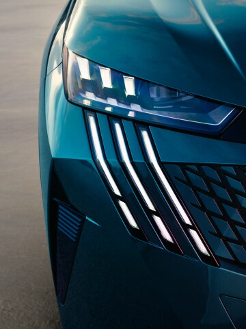 PEUGEOT E-3008 projecteurs Pixel LED