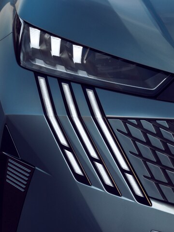 PEUGEOT 5008 hybride rechargeable projeteur Pixel LED