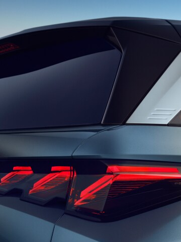 PEUGEOT 5008 hybride rechargeable becquet "flottant" aérodynamique
