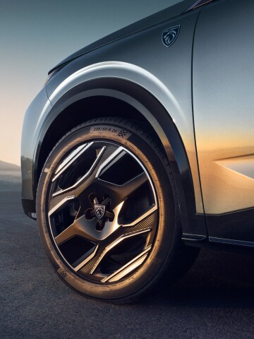 PEUGEOT E-5008 jantes diamantées