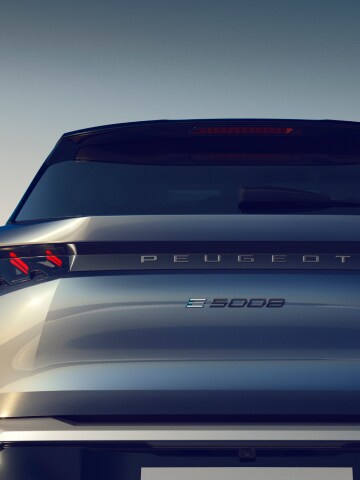 PEUGEOT E-5008 Bleu Ingaro vue arrière