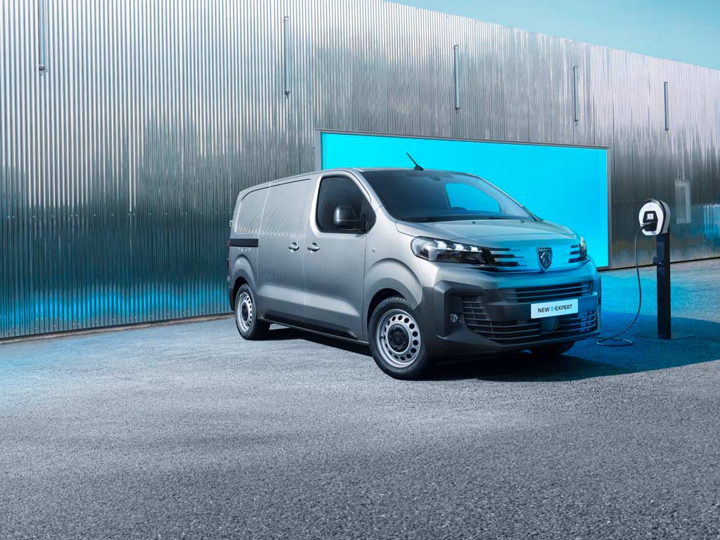 Nouveau PEUGEOT E-EXPERT avec borne de recharge électrique